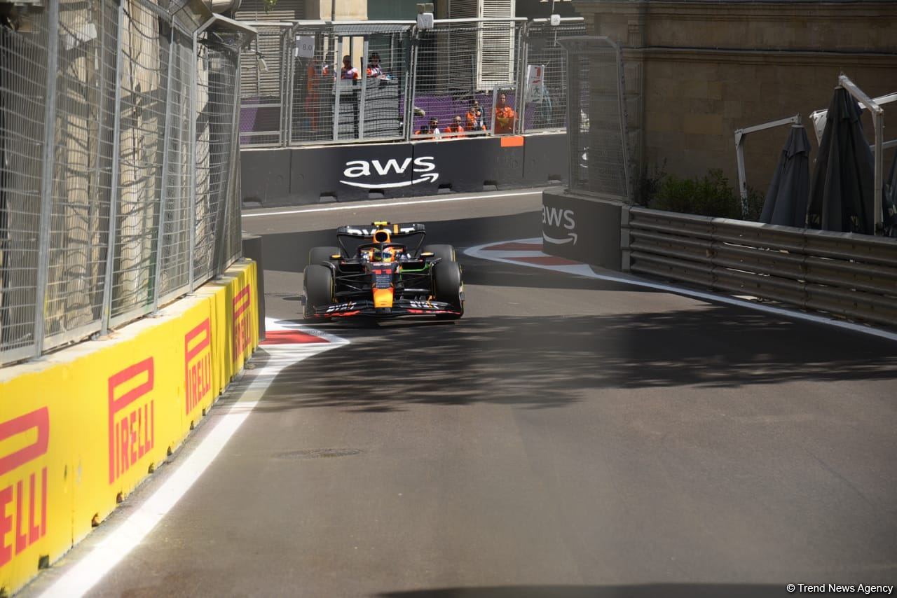 Bakıda Formula 1 komandalarının sərbəst yürüşü start götürüb (FOTO)