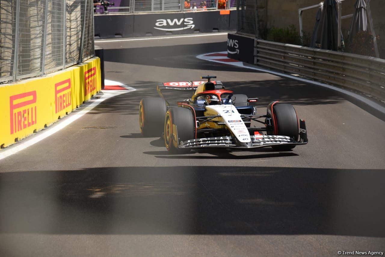 Bakıda Formula 1 komandalarının sərbəst yürüşü start götürüb (FOTO)
