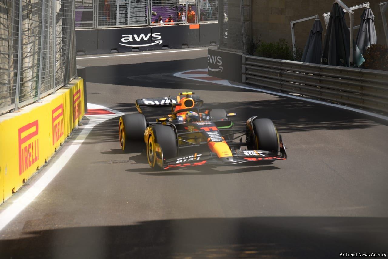 Bakıda Formula 1 komandalarının sərbəst yürüşü start götürüb (FOTO)