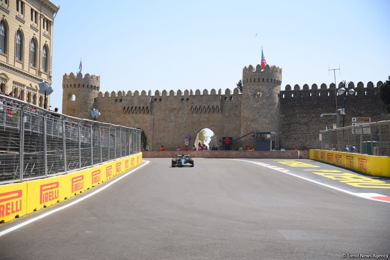 Bakıda Formula 1 komandalarının sərbəst yürüşü start götürüb (FOTO)