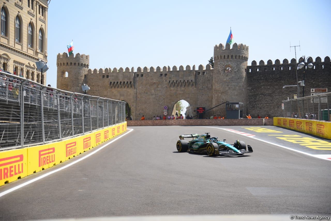 Formula 1 komandalarının sprint yarışı başlayıb
