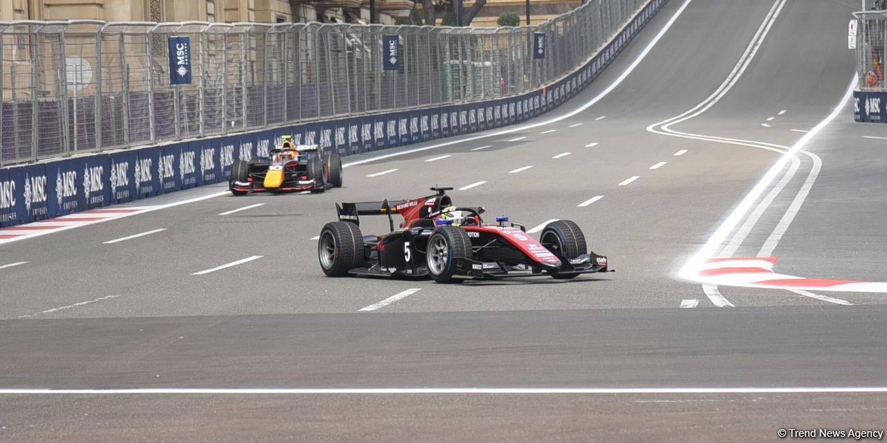 Bakıda Formula 2 komandalarının sərbəst yürüşləri start götürüb (FOTO/VİDEO)
