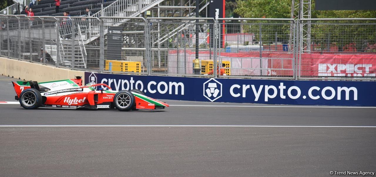 Bakıda Formula 2 komandalarının sərbəst yürüşləri start götürüb (FOTO/VİDEO)