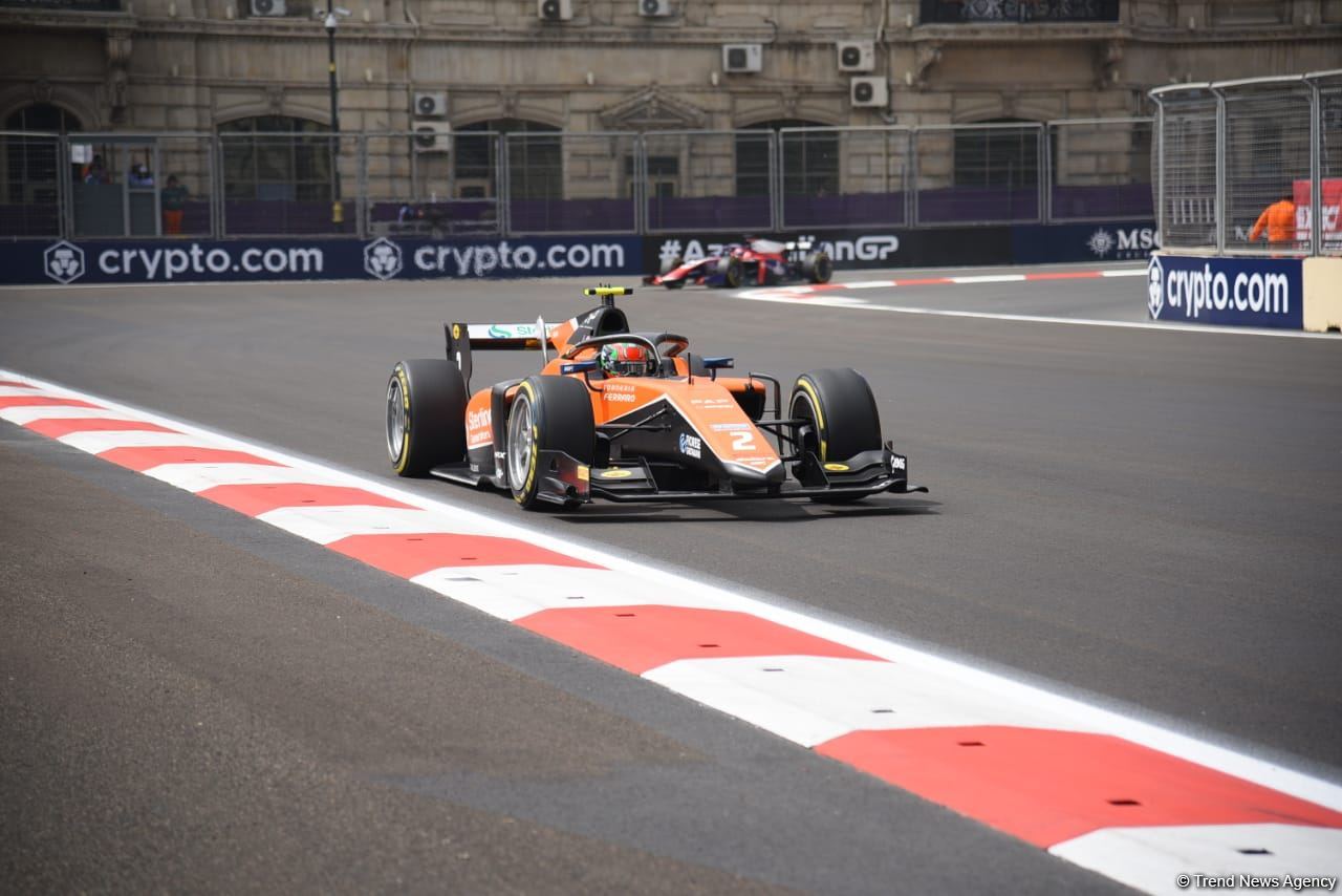 Bakıda Formula 2 komandalarının sərbəst yürüşləri start götürüb (FOTO/VİDEO)