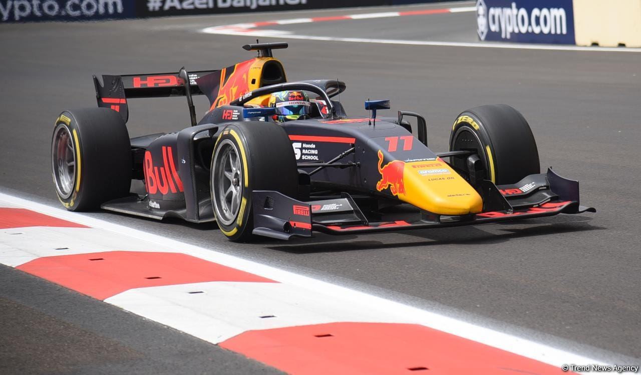 Bakıda Formula 2 komandalarının sərbəst yürüşləri start götürüb (FOTO/VİDEO)