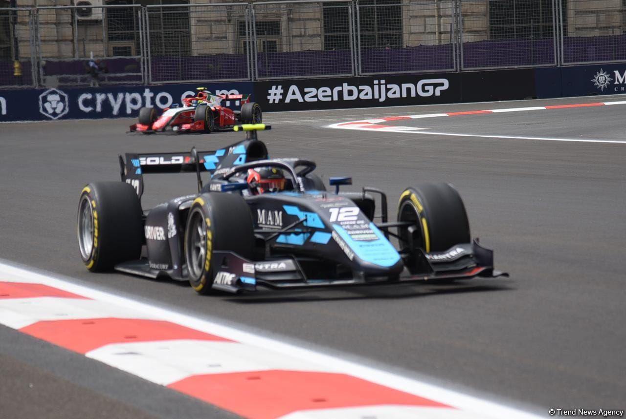 Bakıda Formula 2 komandalarının sərbəst yürüşləri start götürüb (FOTO/VİDEO)