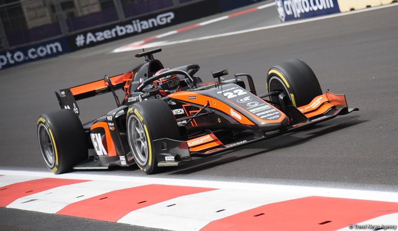 Bakıda Formula 2 komandalarının sərbəst yürüşləri start götürüb (FOTO/VİDEO)