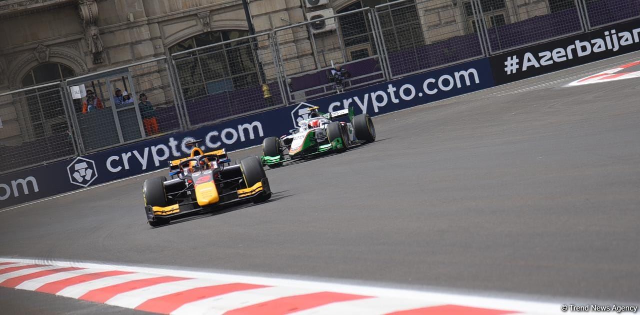 Bakıda Formula 2 komandalarının sərbəst yürüşləri start götürüb (FOTO/VİDEO)