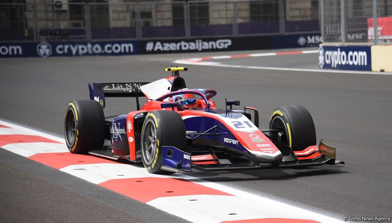 Bakıda Formula 2 komandalarının sərbəst yürüşləri start götürüb (FOTO/VİDEO)