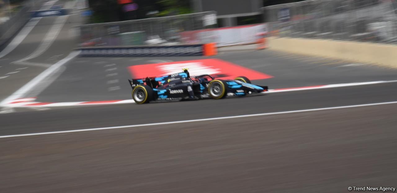 Bakıda Formula 2 komandalarının sərbəst yürüşləri start götürüb (FOTO/VİDEO)