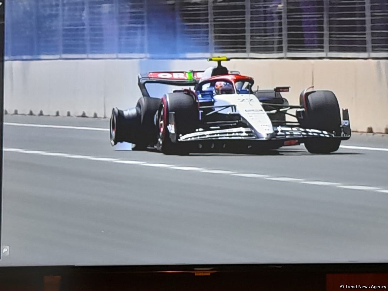 Formula 1 komandalarının sərbəst yürüşündə ilk qəza (FOTO)