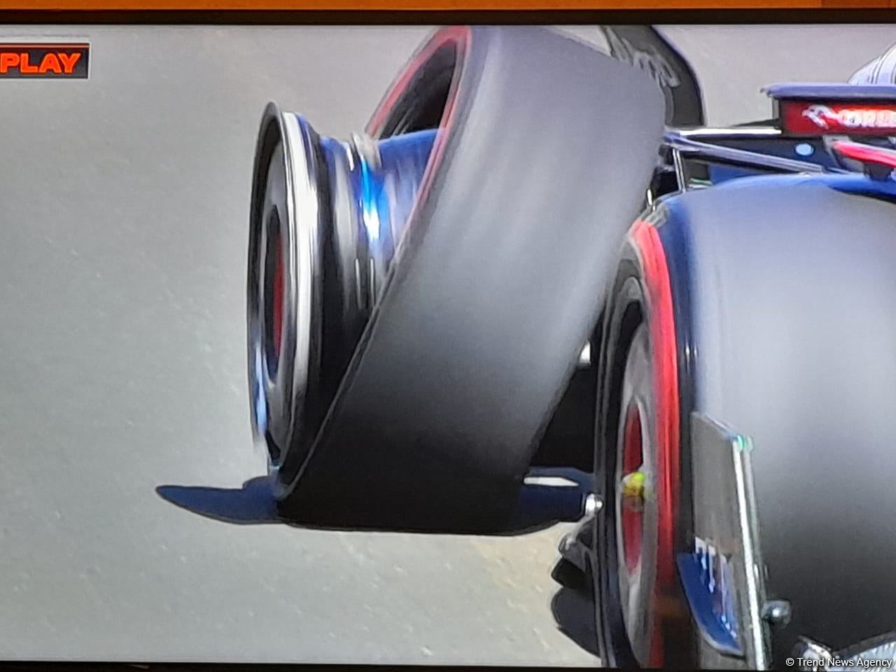 Formula 1 komandalarının sərbəst yürüşündə ilk qəza (FOTO)