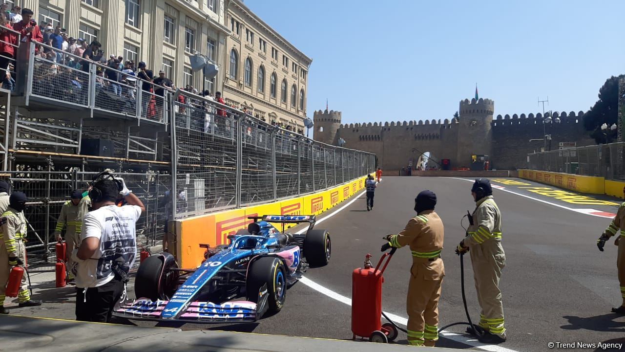 Formula 1 komandalarının sərbəst yürüşündə boliddə yanğın olub (FOTO/VİDEO)