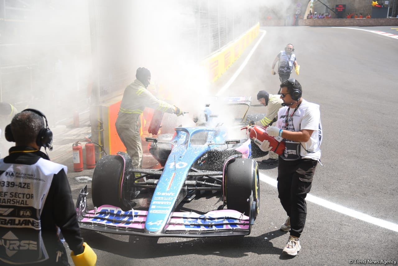 Formula 1 komandalarının sərbəst yürüşündə boliddə yanğın olub (FOTO/VİDEO)