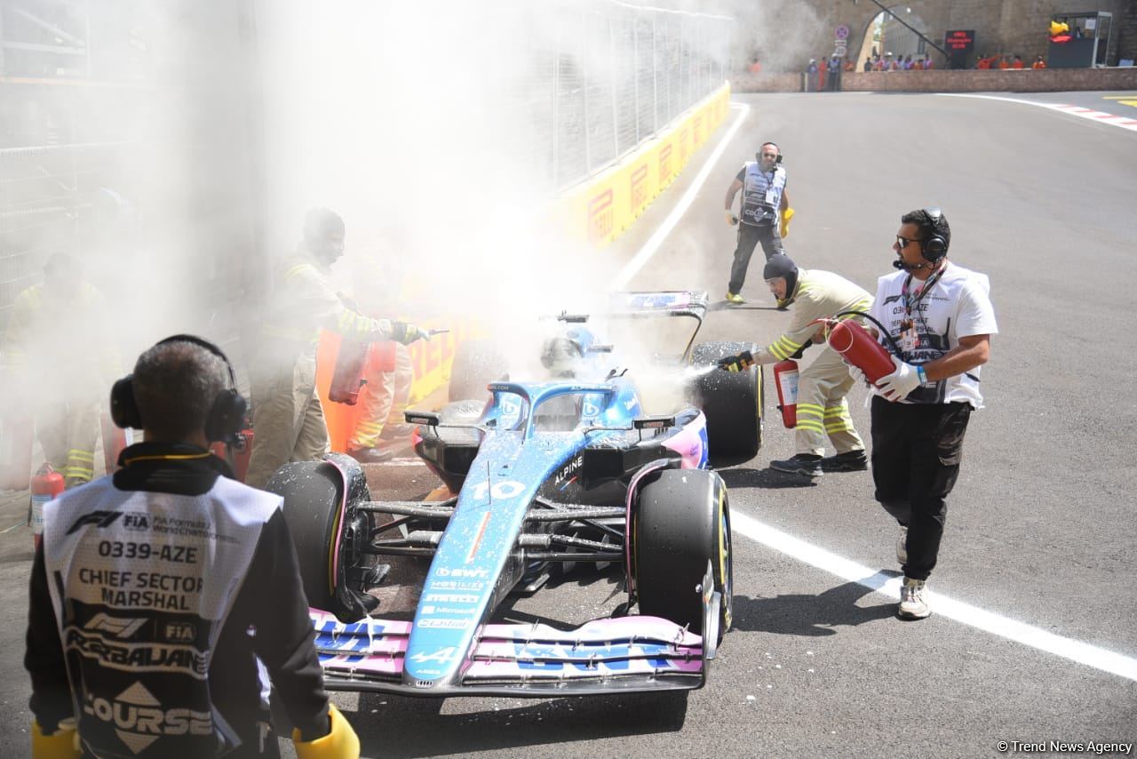 Formula 1 komandalarının sərbəst yürüşündə boliddə yanğın olub (FOTO/VİDEO)