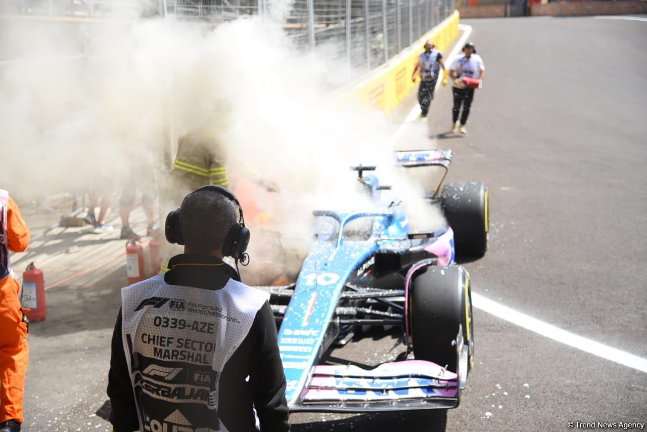 Formula 1 komandalarının sərbəst yürüşündə boliddə yanğın olub (FOTO/VİDEO)