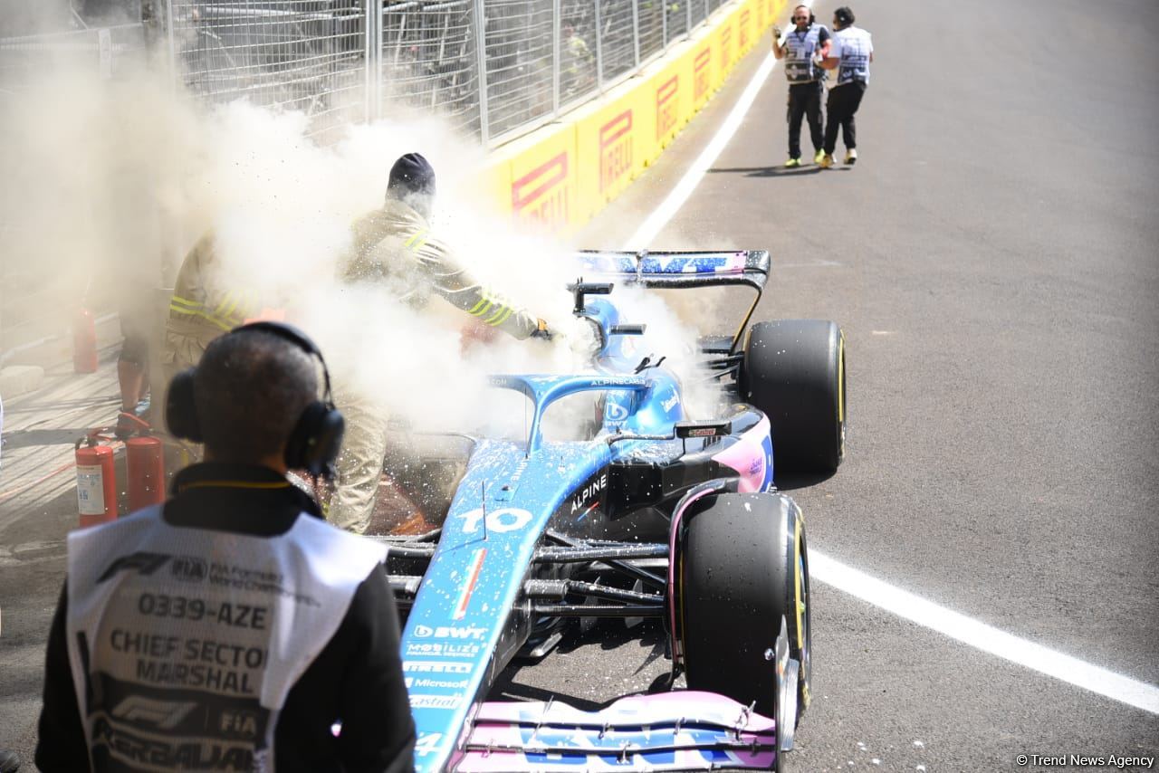 Formula 1 komandalarının sərbəst yürüşündə boliddə yanğın olub (FOTO/VİDEO)