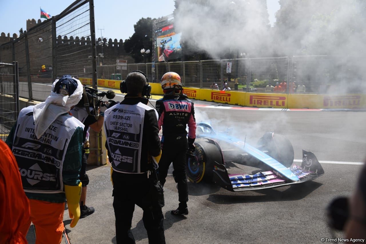 Formula 1 komandalarının sərbəst yürüşündə boliddə yanğın olub (FOTO/VİDEO)