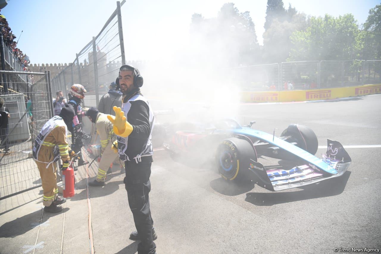 Formula 1 komandalarının sərbəst yürüşündə boliddə yanğın olub (FOTO/VİDEO)