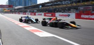 Formula 2 komandalarının birinci sprint yarışı başlayıb (FOTO)