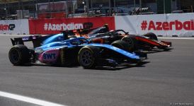 Formula 2 komandalarının birinci sprint yarışı başlayıb (FOTO)