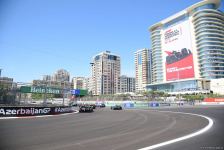 Formula 2 komandalarının birinci sprint yarışı başlayıb (FOTO)
