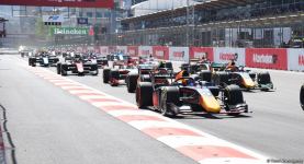 Formula 2 komandalarının birinci sprint yarışı başlayıb (FOTO)