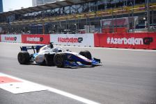 Formula 2 komandalarının birinci sprint yarışı başa çatıb (FOTO)