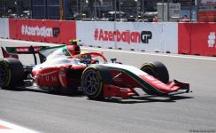 Formula 2 komandalarının birinci sprint yarışı başa çatıb (FOTO)