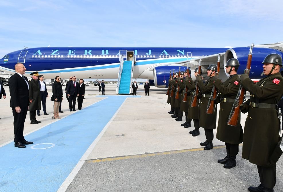 Prezident İlham Əliyev və Birinci xanım Mehriban Əliyeva Türkiyəyə səfərə gəlib (FOTO/VİDEO)
