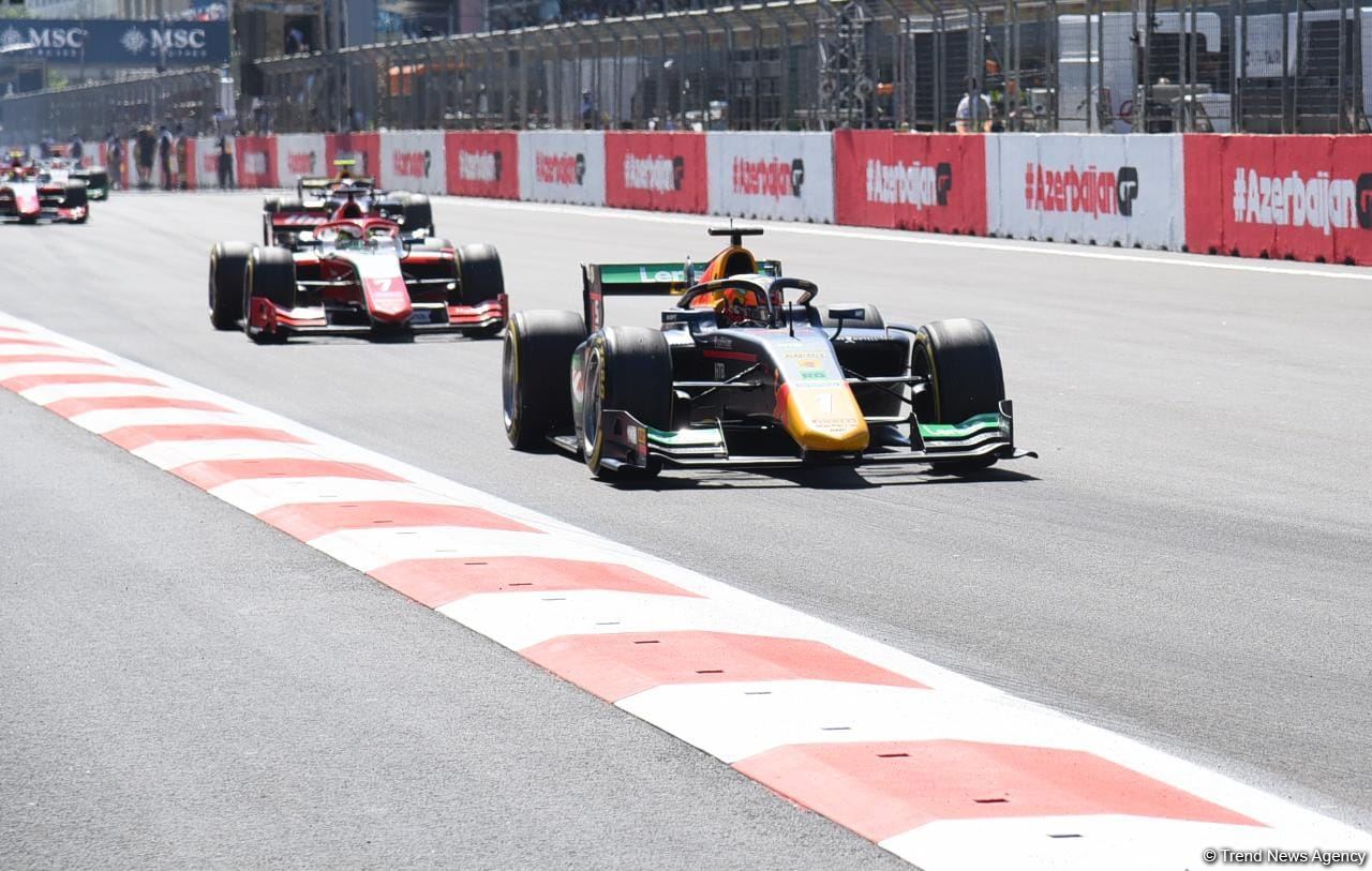 Formula 2 komandalarının birinci sprint yarışı başlayıb (FOTO)