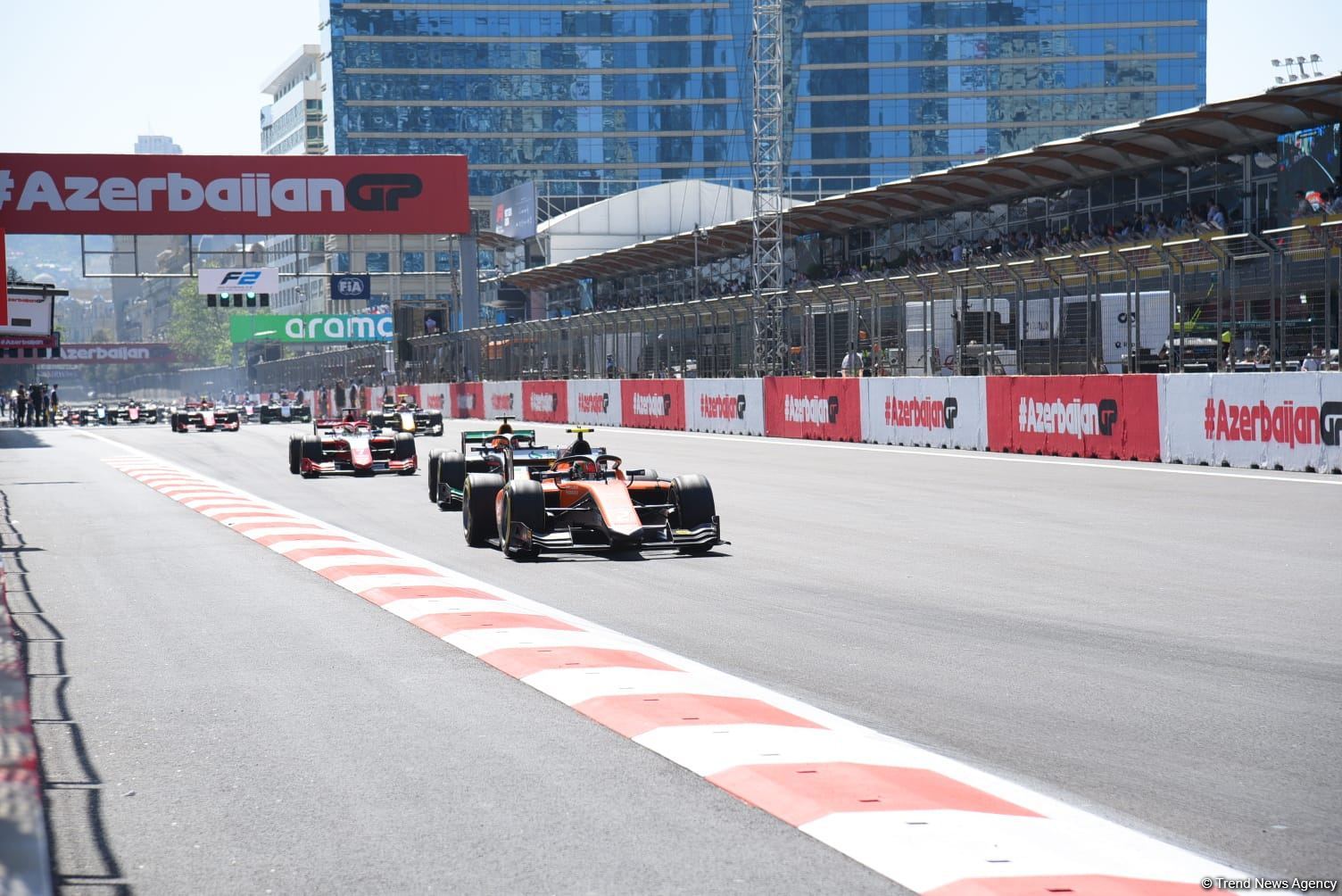 Formula 2 komandalarının birinci sprint yarışı başlayıb (FOTO)