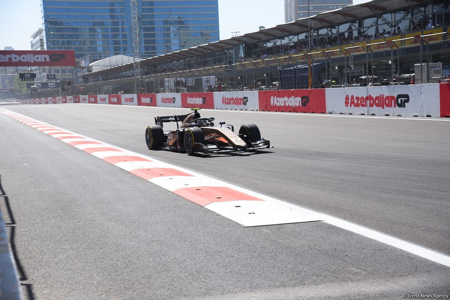 Formula 2 komandalarının birinci sprint yarışı başlayıb (FOTO)