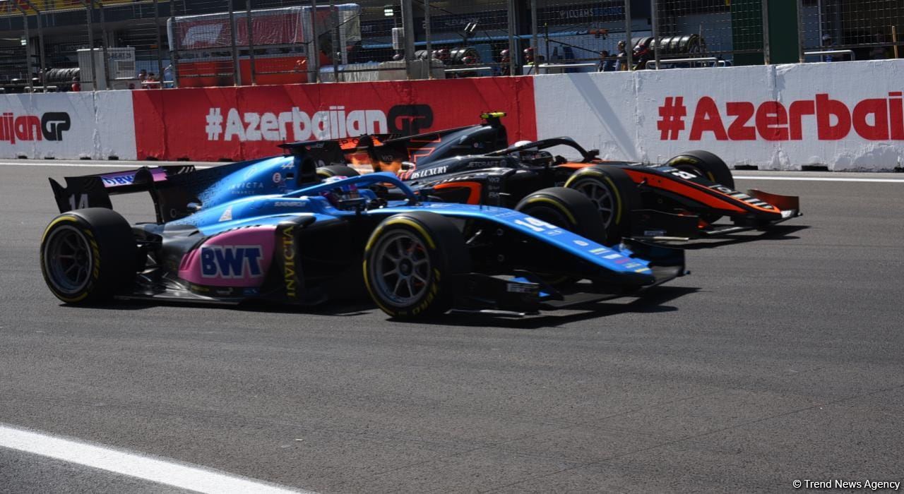 Formula 2 komandalarının birinci sprint yarışı başlayıb (FOTO)