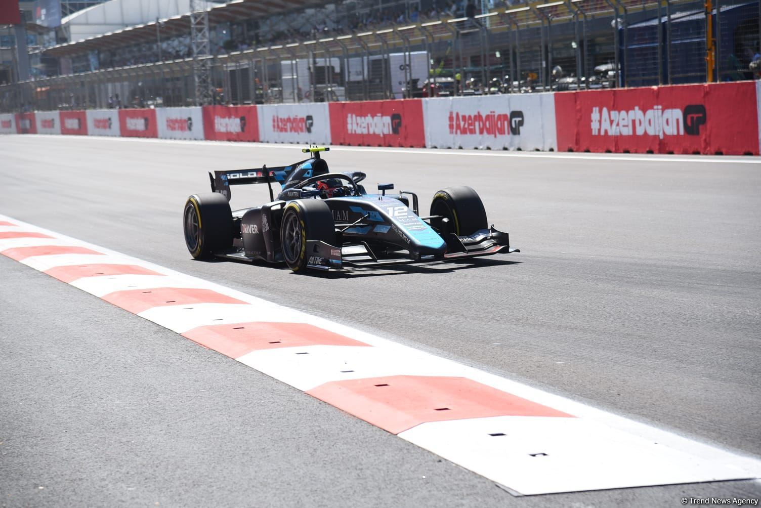 Formula 2 komandalarının birinci sprint yarışı başlayıb (FOTO)