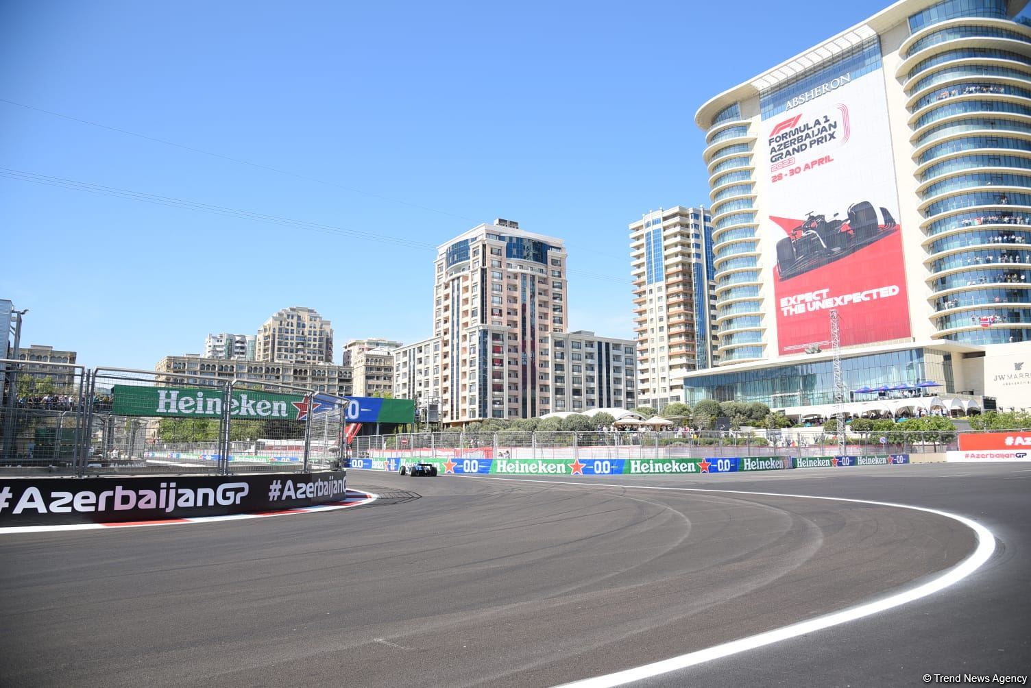 Formula 2 komandalarının birinci sprint yarışı başlayıb (FOTO)