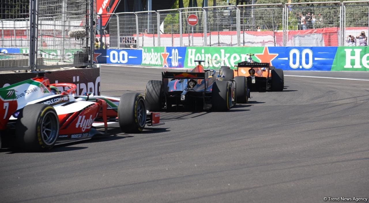 Formula 2 komandalarının birinci sprint yarışı başlayıb (FOTO)