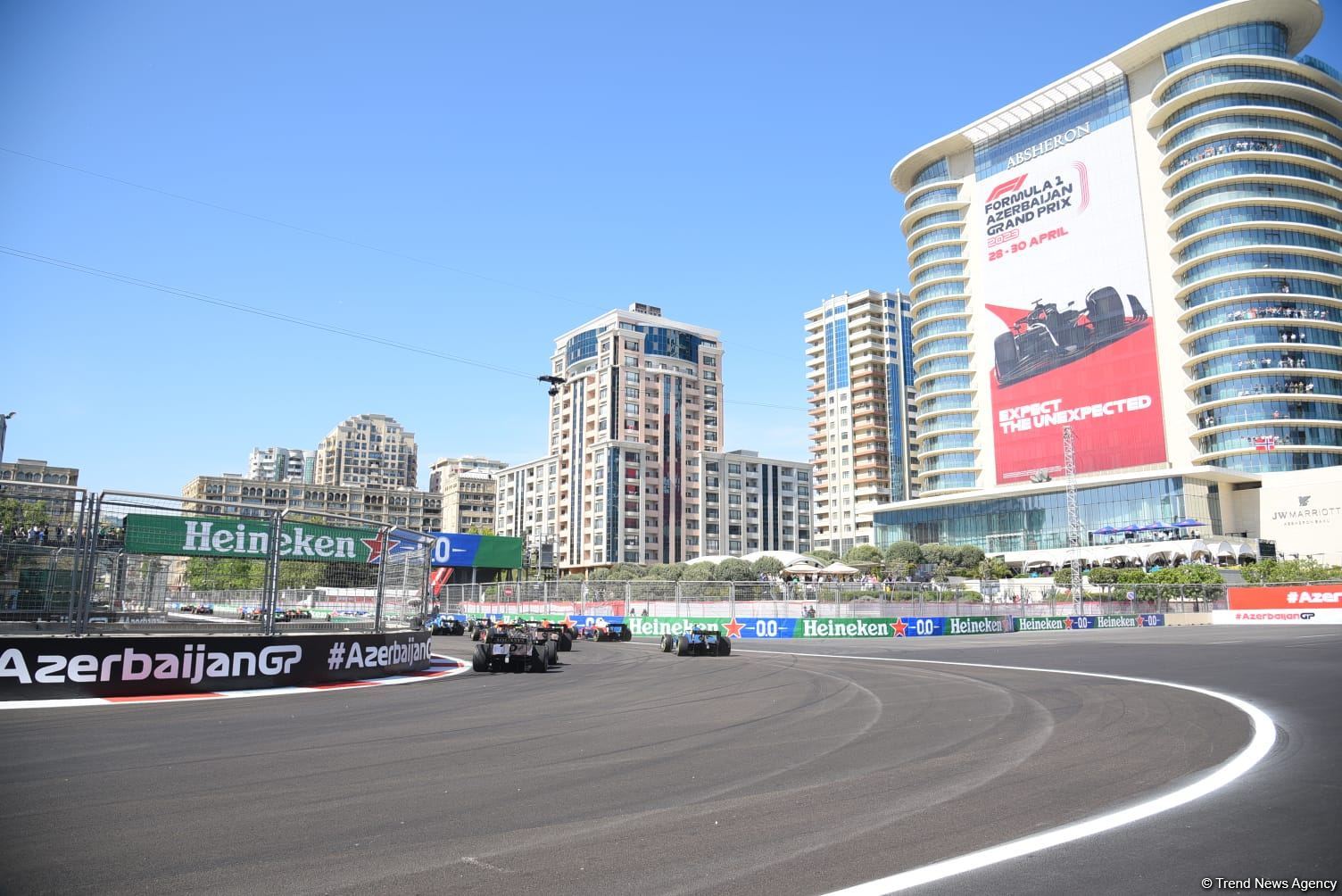 Formula 2 komandalarının birinci sprint yarışı başlayıb (FOTO)