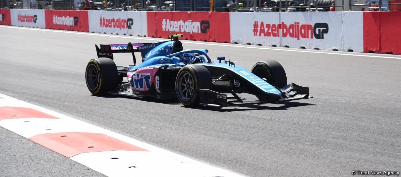 Formula 2 komandalarının birinci sprint yarışı başlayıb (FOTO)