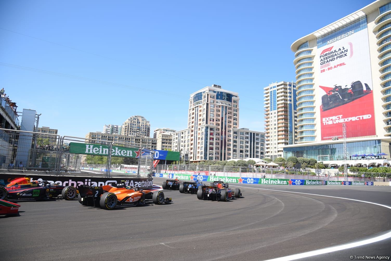 Formula 2 komandalarının birinci sprint yarışı başlayıb (FOTO)