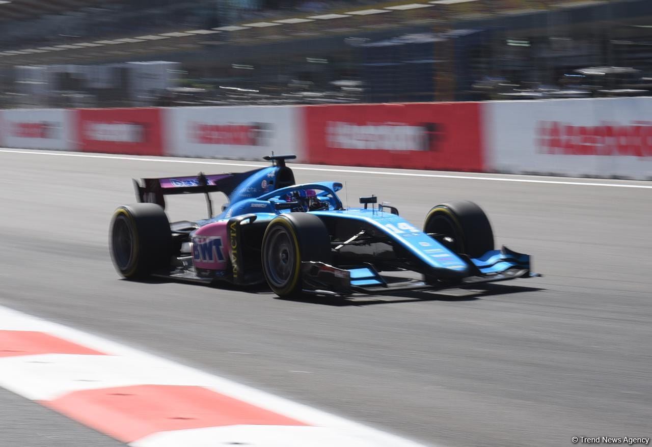 Formula 2 komandalarının birinci sprint yarışı başa çatıb (FOTO)