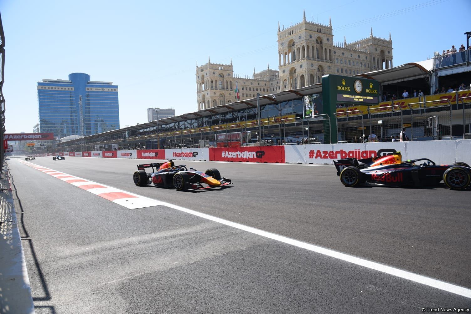 Formula 2 komandalarının birinci sprint yarışı başa çatıb (FOTO)