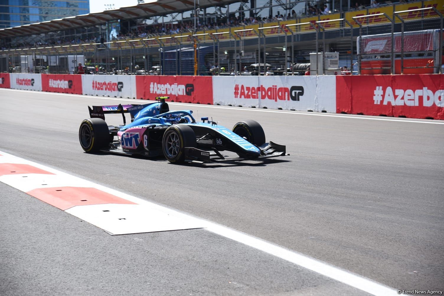 Formula 2 komandalarının birinci sprint yarışı başa çatıb (FOTO)