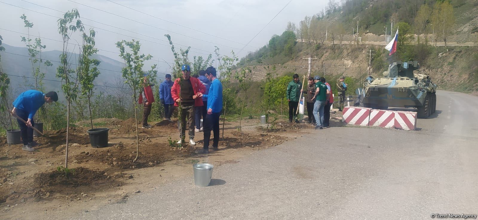 Laçın-Xankəndi yolundakı ekofəallar başa çatan aksiya yerində ağaclar əkib (FOTO)