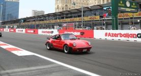 Formula 1 Azərbaycan Qran Prisi çərçivəsində klassik avtomobillərin yürüşü keçirilib (FOTO)