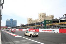 Formula 1 Azərbaycan Qran Prisi çərçivəsində klassik avtomobillərin yürüşü keçirilib (FOTO)