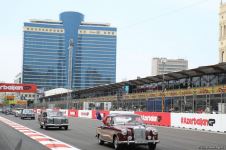 Formula 1 Azərbaycan Qran Prisi çərçivəsində klassik avtomobillərin yürüşü keçirilib (FOTO)