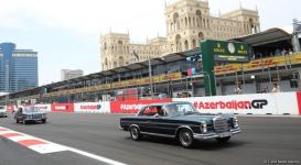Formula 1 Azərbaycan Qran Prisi çərçivəsində klassik avtomobillərin yürüşü keçirilib (FOTO)