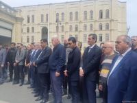 Xalq artisti Aftandil İsrafilov son mənzilə alqışlarla yol salındı (FOTO)