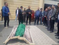 Xalq artisti Aftandil İsrafilov son mənzilə alqışlarla yol salındı (FOTO)